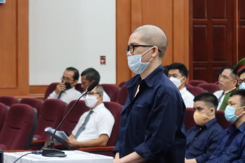 Bị cáo Luyện kêu oan, cho rằng đến thời điểm vụ án bị khởi tố và đến ngày xét xử phúc thẩm, Công ty Alibaba vẫn có đất để trả cho khách hàng và không chiếm đoạt tiền của khách hàng. Ảnh: TRẦN MINH Bị cáo Luyện kêu oan, cho rằng đến thời điểm vụ án bị khởi tố và đến ngày xét xử phúc thẩm, Công ty Alibaba vẫn có đất để trả cho khách hàng và không chiếm đoạt tiền của khách hàng. Ảnh: TRẦN MINH