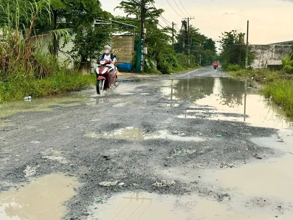 Đường xuống cấp.jpg