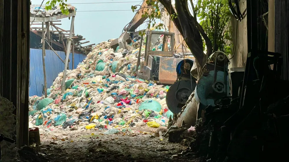 Cơ sở sản xuất nhựa xả thải trong khu dân cư.jpg