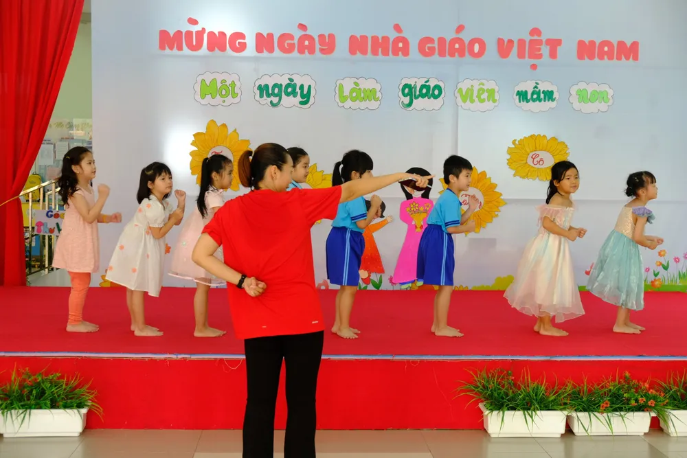 phu-huynh-hao-hung-trai-nghiem-mot-ngay-lam-giao-vien-mam-non-7.jpg