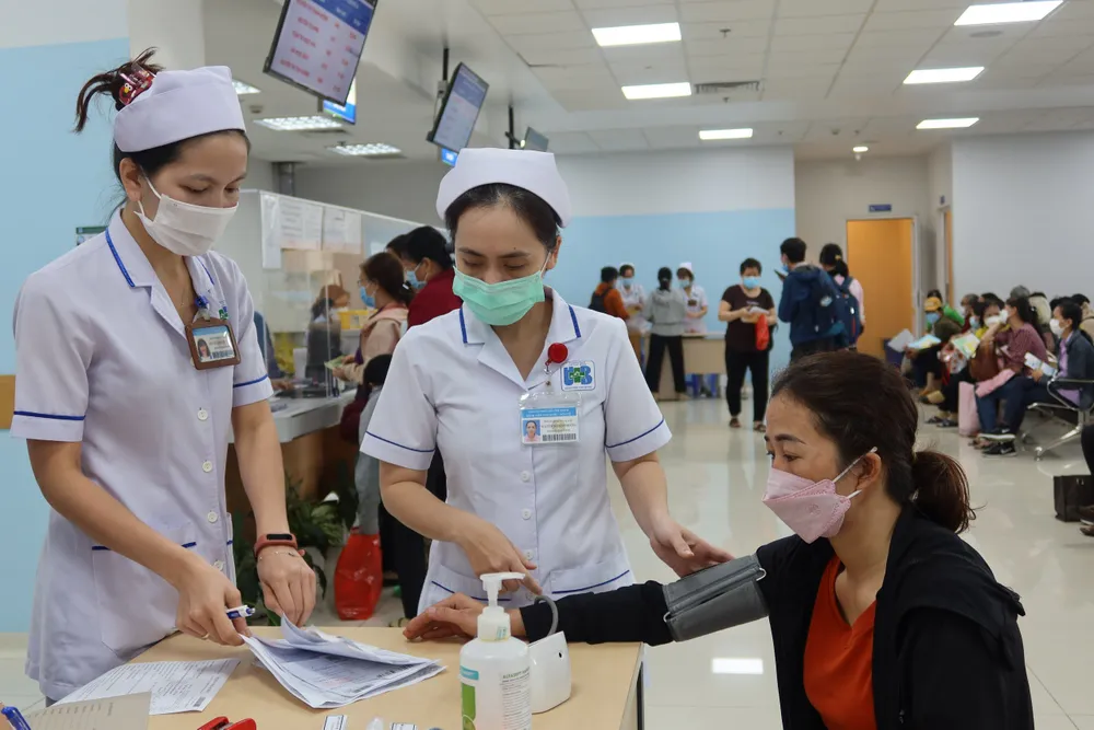 nhân viên y tế.jpg