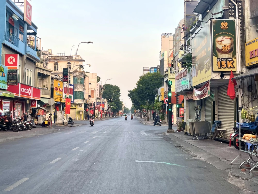 đường phố vắng vẻ