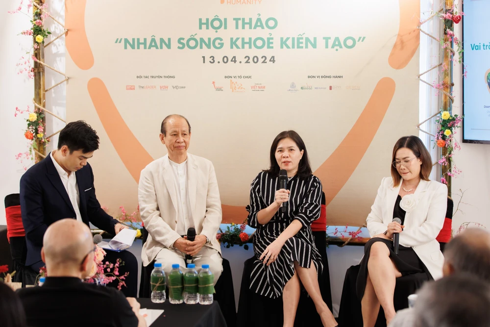 TS-BS Phạm Thị Lan Anh (áo đen), Trưởng Bộ môn dinh dưỡng và thực phẩm, Trường Đại học Y Dược TPHCM chia sẻ chế độ dinh dưỡng mỗi cá nhân. Ảnh: TRẦN MINH ung thư thực quản, TS-BS Phạm Thị Lan Anh