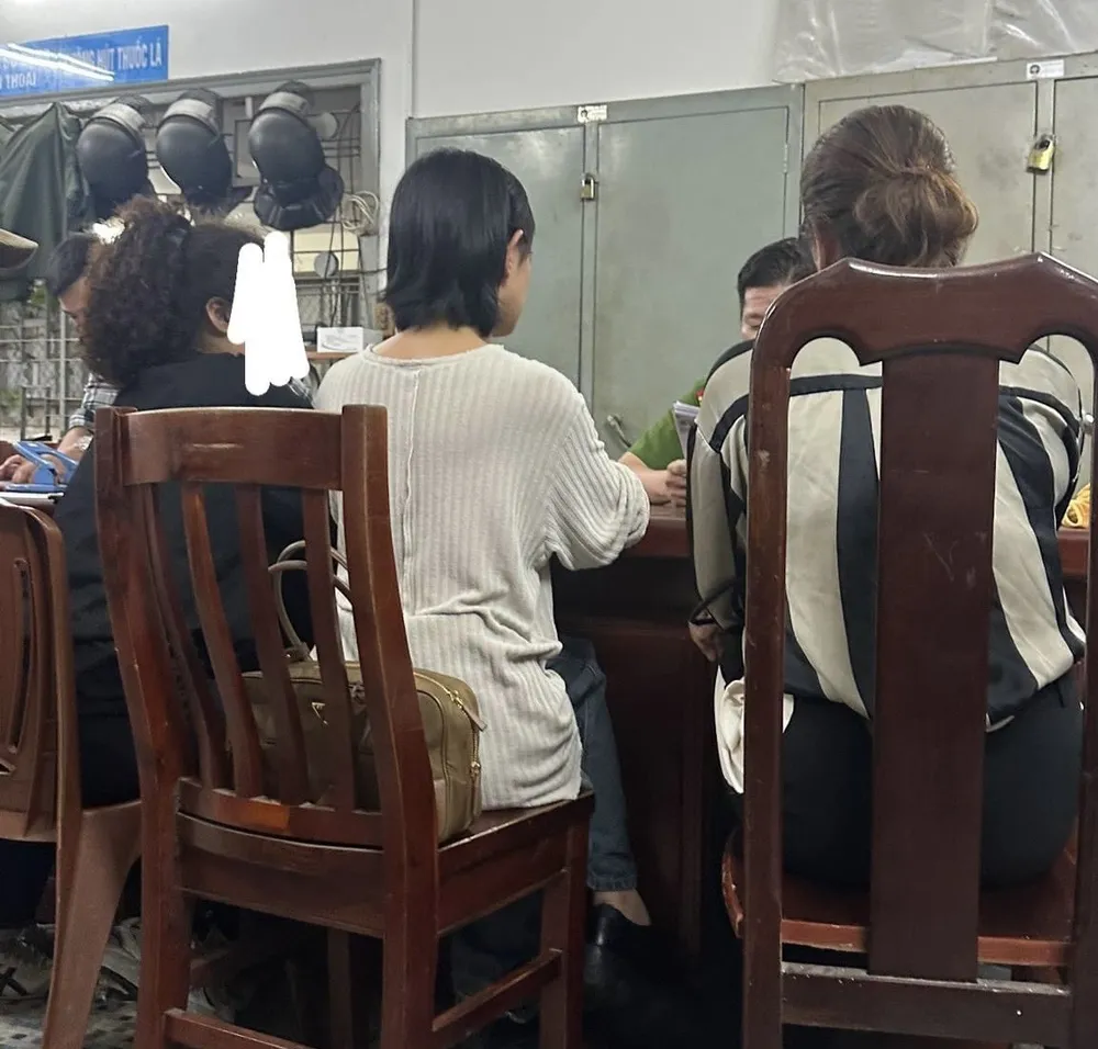 Sau khi phát hiện vụ việc, Châu Bùi đã thu thập chứng cứ và trình báo cơ quan công an. Ảnh: CHÂU BÙI Châu bùi bị quay lén.jpg
