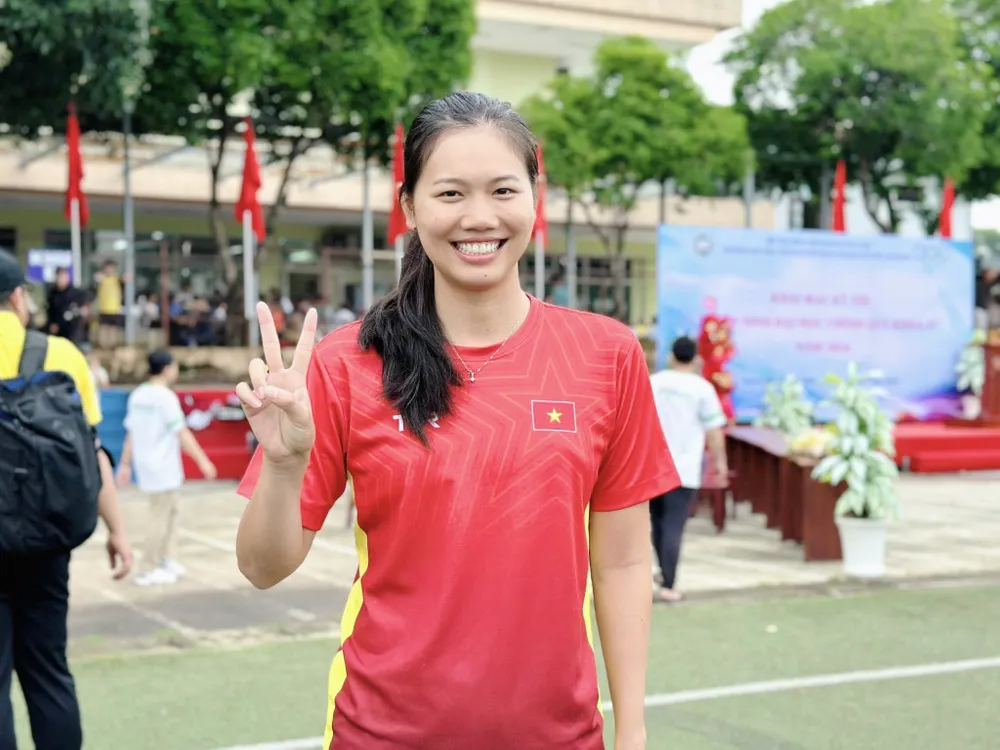 Kình ngư Ánh Viên cũng cho biết bên cạnh sự nỗ lực, bản thân may mắn khi ở trường được gặp những người thầy đã đào tạo, hướng dẫn cho tôi để đạt được thành tích và thành công như ngày hôm nay. Ảnh: THẢO HIỀN Trường Đại học Thể dục thể thao TP.HCM , kình ngư Nguyễn Thị Ánh Viên