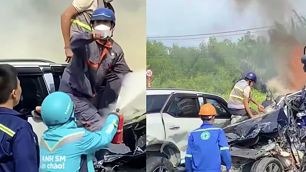 Anh Trương Văn Thành và anh tài xế xe công nghệ tìm mọi cách để dập lửa không cho lửa bén vào buồng lái. Ảnh: Cắt từ clip z5716187397051_573a83a817613e635437c141213ea2ee.jpg