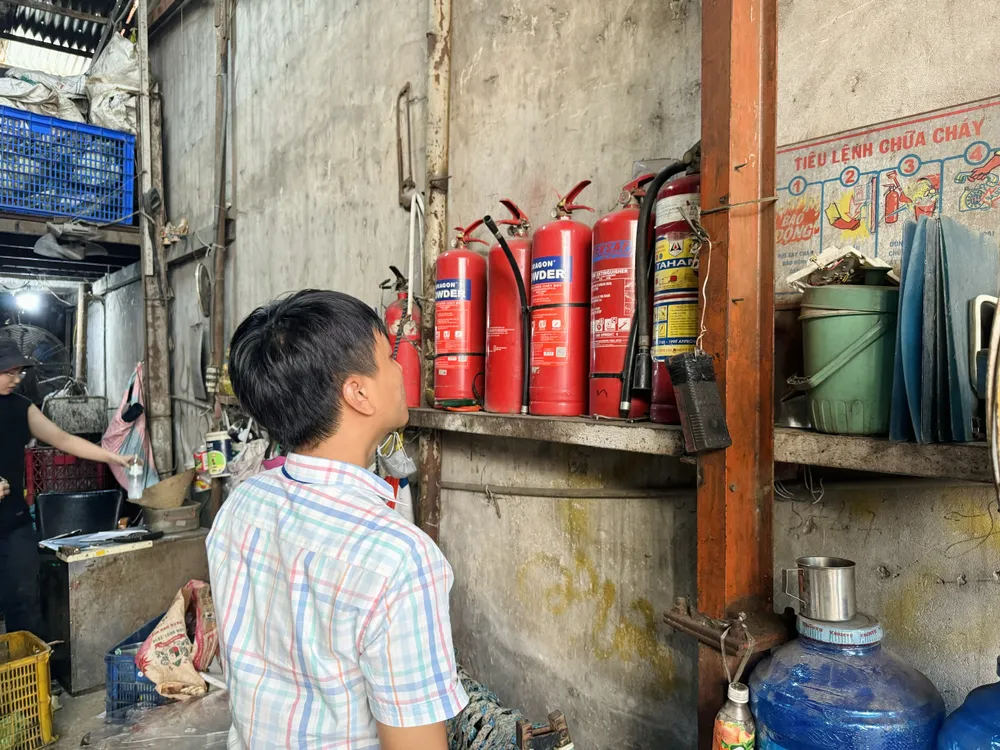 kiem-tra-bat-chot-ve-cong-tac-pccc-tai-cac-co-so-phe-lieu 1.jpg