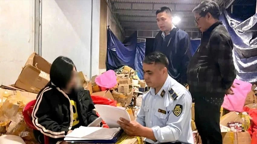 Mỹ phẩm không rõ nguồn gốc.jpg