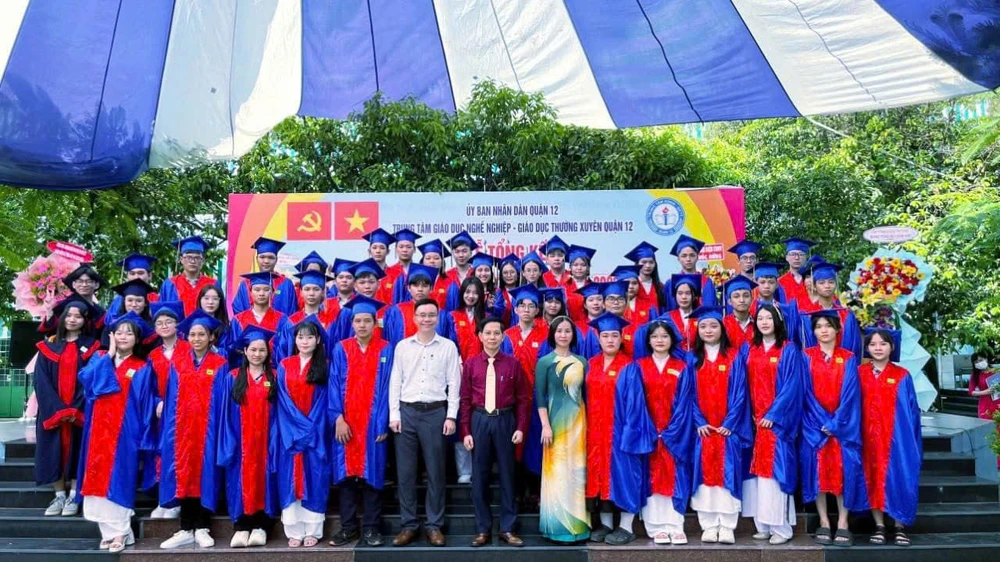 miễn học phí.jpg