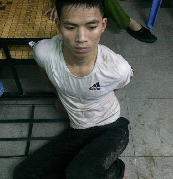 ‘Hiệp sĩ’ bắt nghi can trộm xe máy trong cơn mưa ảnh 1