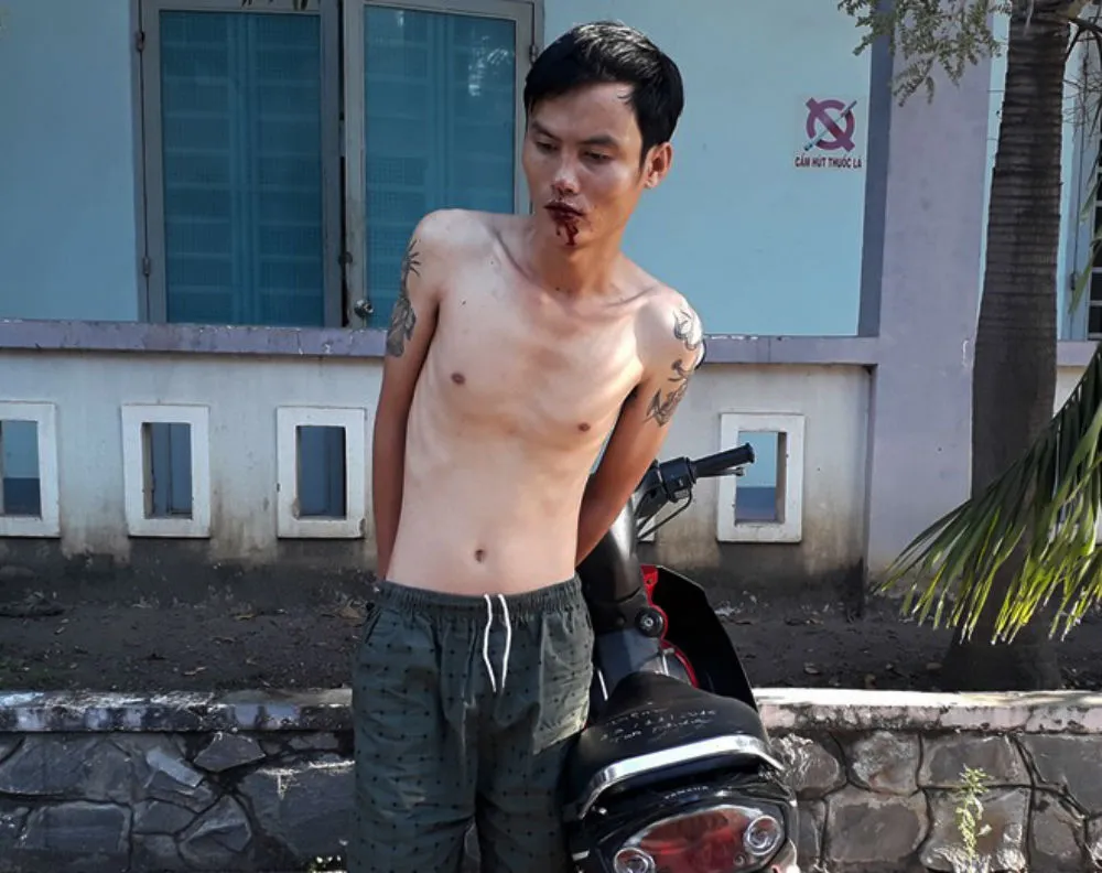 Nghi phạm Chiến bị bắt giữ cùng tang vật.