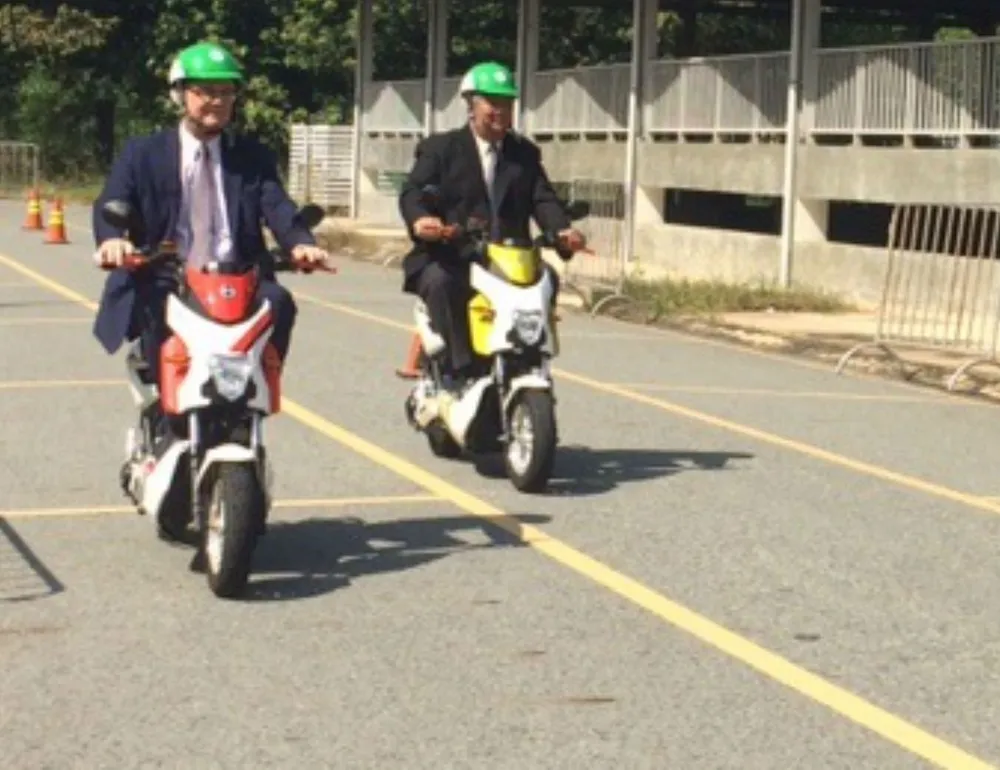 Xe máy điện cộng đồng được ra mắt tại tỉnh Bình Dương.