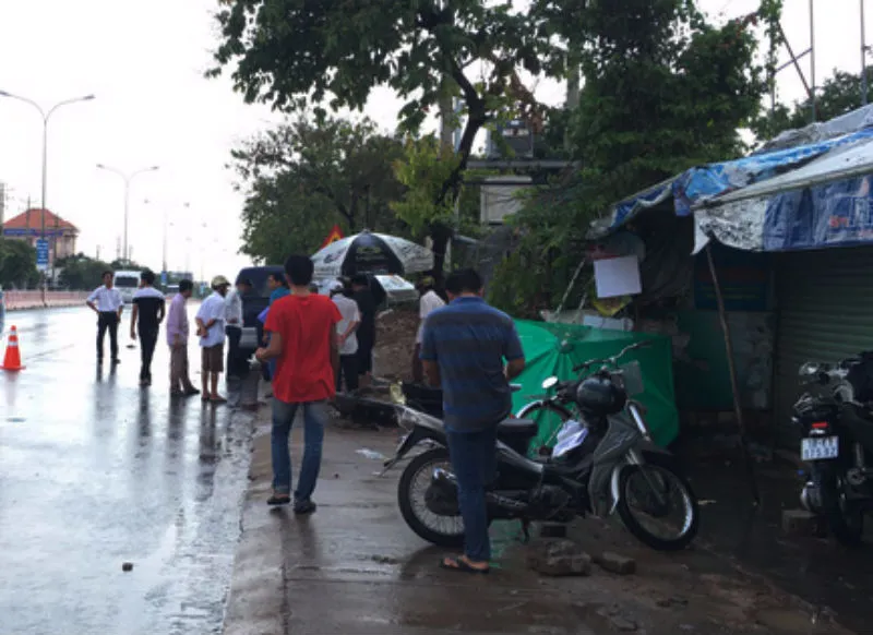 Truy tìm chiếc ô tô leo lề tông chết người rồi bỏ trốn ảnh 1 Truy tìm chiếc ô tô leo lề tông chết người rồi bỏ trốn ảnh 1