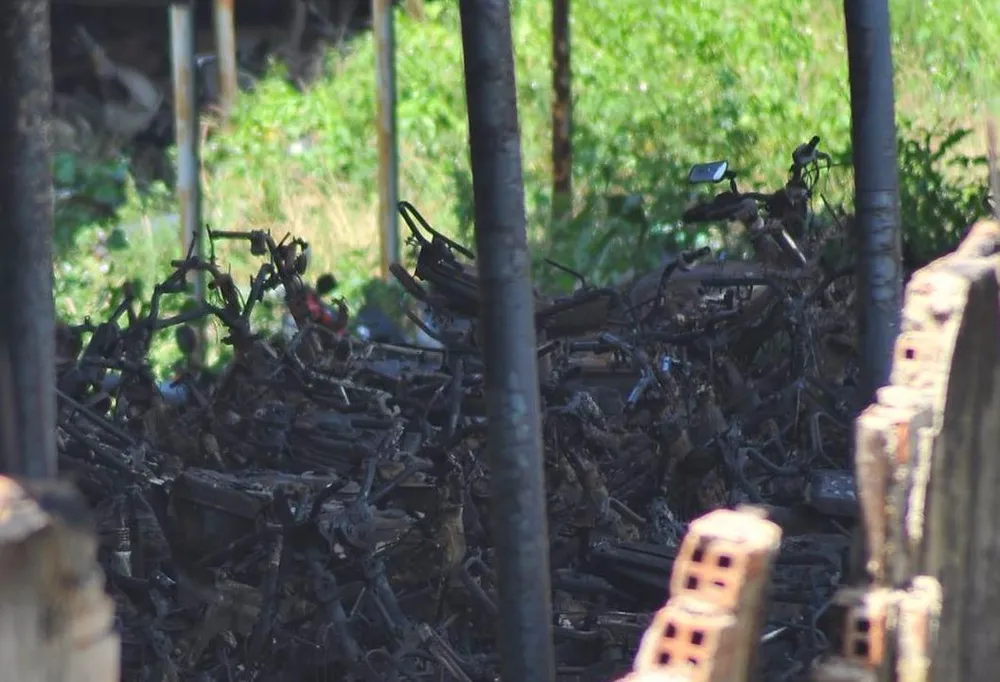 Hàng trăm chiếc xe máy bị cháy tại kho tạm giữ của công an. 