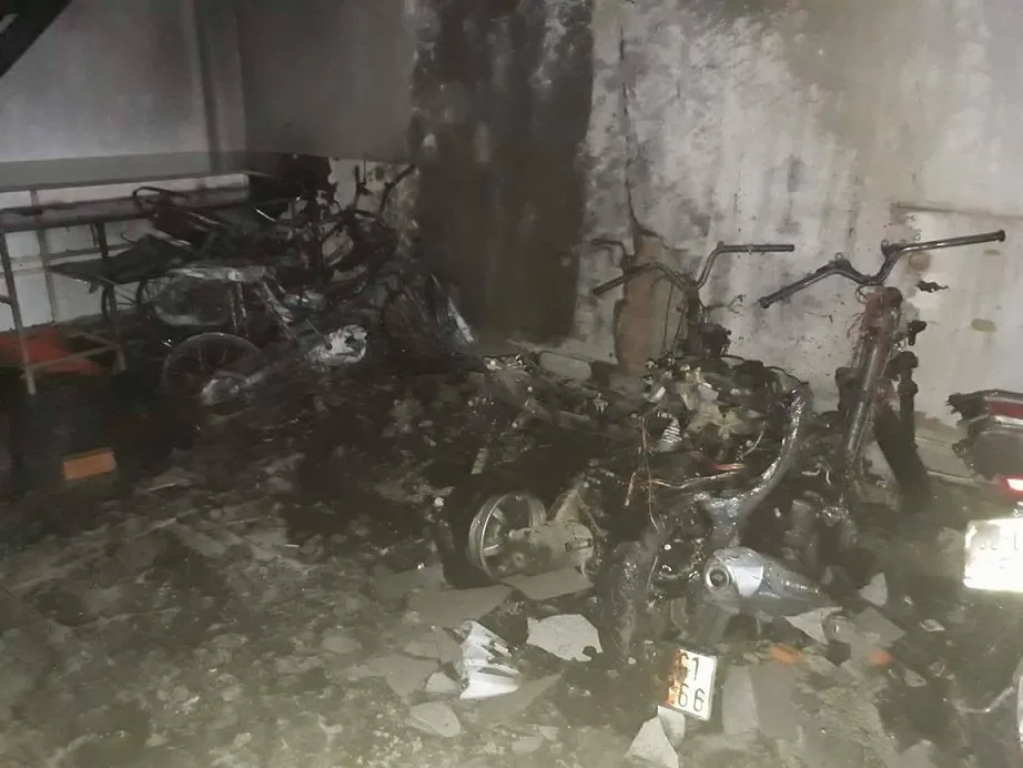 Cháy nhà nghỉ, nhiều người mắc kẹt kêu cứu ảnh 1