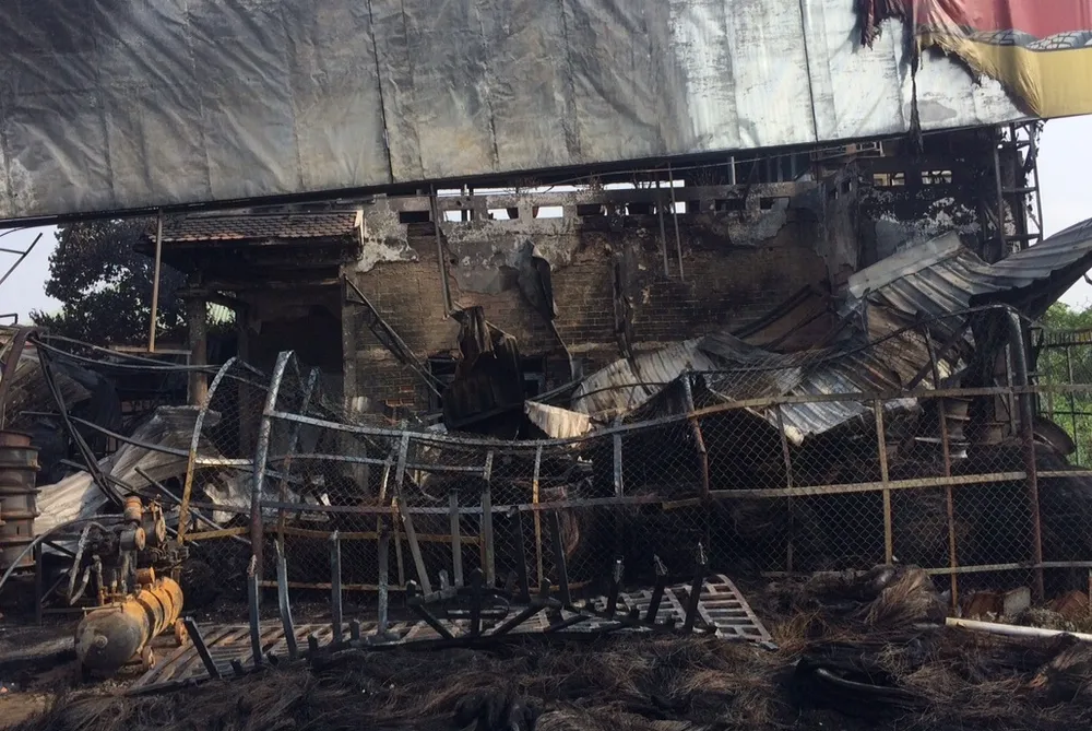 Cháy gara, 10 người thoát chết trong đêm ảnh 2