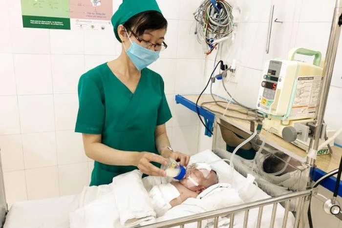 Bé gái sơ sinh được phẫu thuật kịp thời.