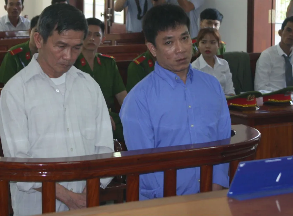 Đang xét xử vụ xà lan tông sập cầu Ghềnh