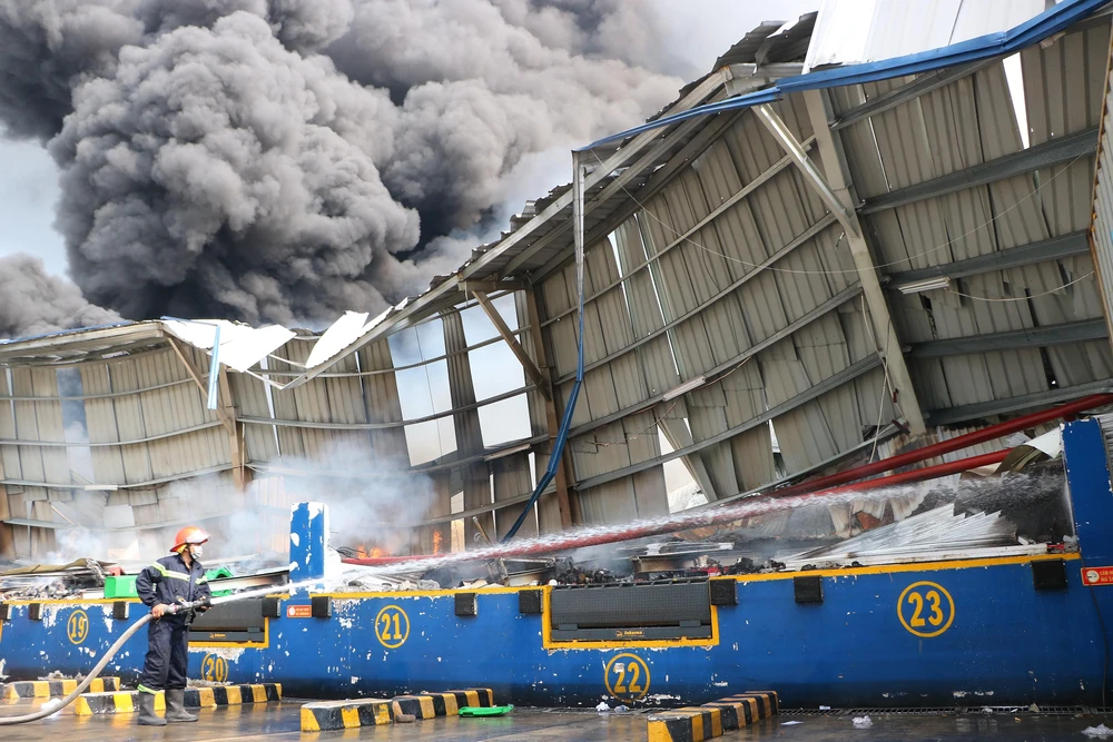 Cháy dữ dội KCN Sóng Thần Bình Dương ảnh 6