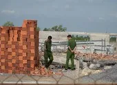 Vụ sập tường 10 người chết ở Đồng Nai: Bắt khẩn cấp 3 người ảnh 2 Vụ sập tường ở Đồng Nai: Công an tạm giữ hình sự 3 người
