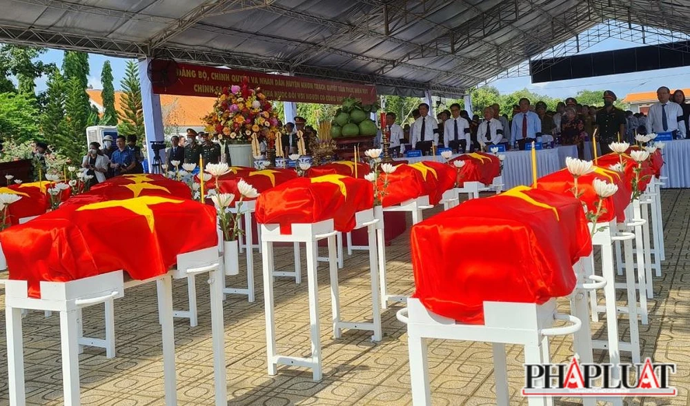 Buổi Lễ truy điệu và an táng 28 hài cốt liệt sĩ được tổ chức tại nghĩa trang Liệt sĩ huyện Nhơn Trạch, Đồng Nai.