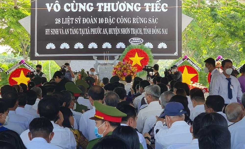 Buổi lễ có sự tham dự của lãnh đạo Chính phủ, lãnh đạo Tỉnh ủy, HĐND và UBND tỉnh Đồng Nai còn có đại diện của Quân khu 7 cùng các lực lượng vũ trang và người dân địa phương.