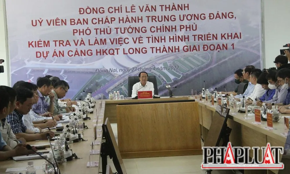 Phó Thủ tướng đã nghe báo cáo của đại diện Bộ GTVT, lãnh đạo UBND tỉnh Đồng Nai, Tổng công ty Cảng hàng không Việt Nam-CTCP về tiến độ thực hiện dự án.