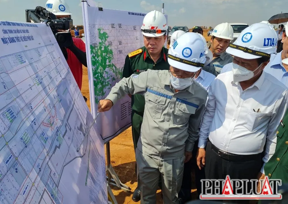 Phó Thủ tướng Lê Văn Thành thị sát tại dự án sân bay quốc tế Long Thành. Ảnh: VH. Phó Thủ tướng Lê Văn Thành thị sát tại dự án sân bay quốc tế Long Thành. Ảnh: VH.