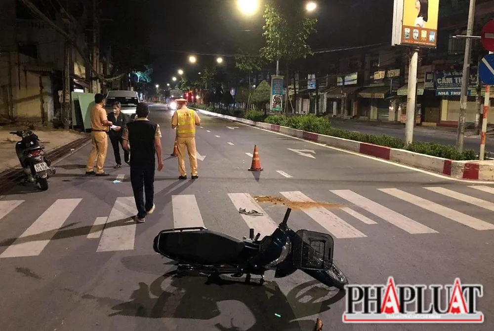 Hiện trường nam thiếu niên gục ngã sau khi bị bắn trúng đạn. Ảnh: VH. Hiện trường nam thiếu niên gục ngã sau khi bị bắn trúng đạn. Ảnh: VH.