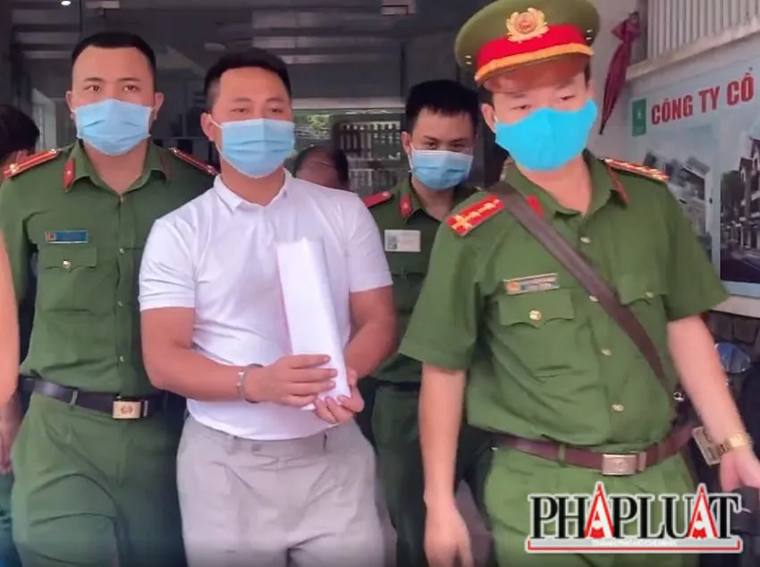 Bị can Đỗ Sơn Tùng, giám đốc Công ty CP Bất động sản nhà đất Đồng Nai khi bị bắt. Ảnh: VH