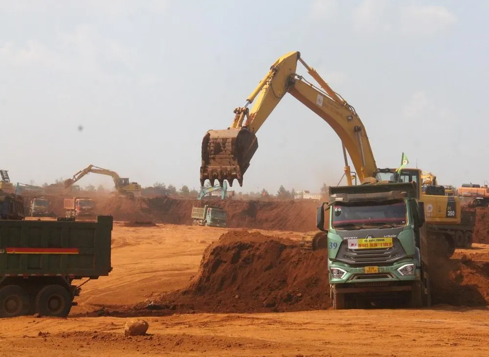 Thi công tại dự án sân bay quốc tế Long Thành. Ảnh: VH.