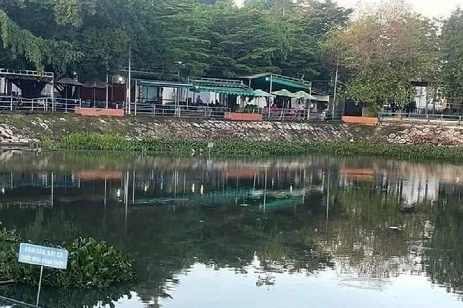 Hồ nước nơi phát hiện thi thể người đàn ông sau ba ngày mất tích. Ảnh: AX