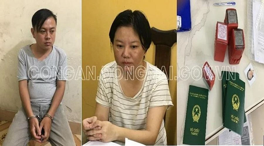 Hai chị em Trần Thị Bích Ngọc và Trần Quang Thái cùng tang vật hộ chiếu. Ảnh: CAĐN.