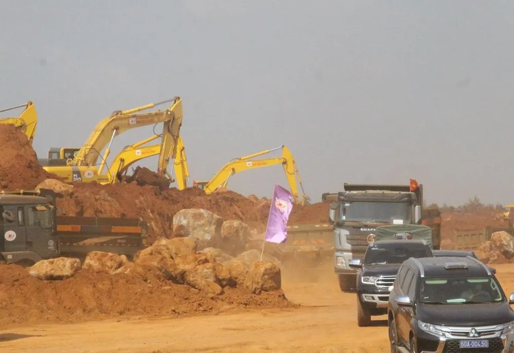 Một góc đại công trường của dự án xây dựng sân bay Long Thành. Ảnh: VŨ HỘI. Một góc đại công trường của dự án xây dựng sân bay Long Thành. Ảnh: VŨ HỘI.