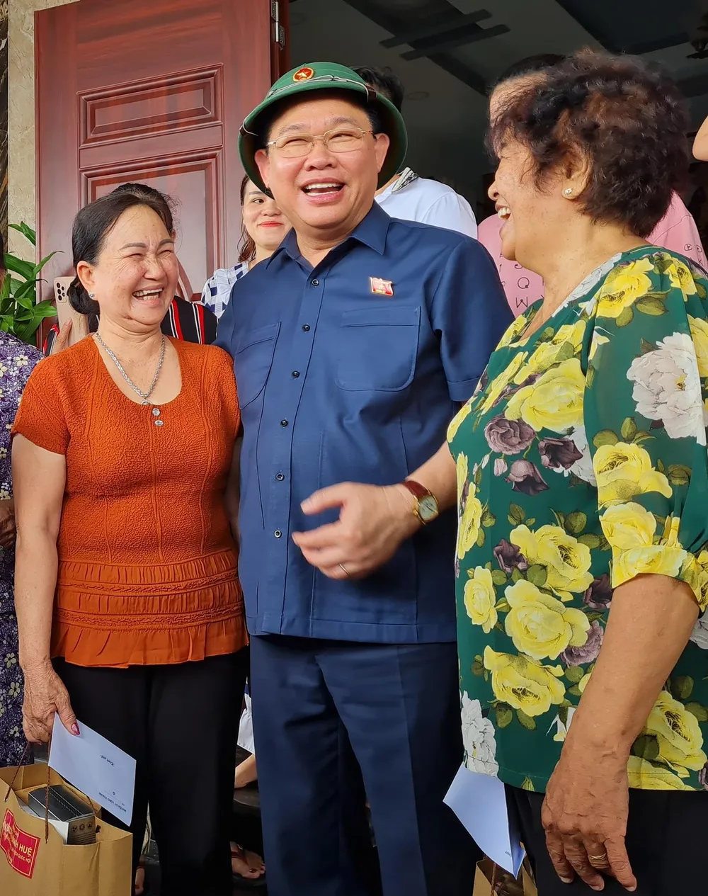 Chủ tịch Quốc hội thăm hỏi người dân tại khu tái định cư Lộc An - Bình Sơn, huyện Long Thành, tỉnh Đồng Nai. Ảnh: VH. Chủ tịch Quốc hội thăm hỏi người dân tại khu tái định cư Lộc An - Bình Sơn, huyện Long Thành, tỉnh Đồng Nai. Ảnh: VH.