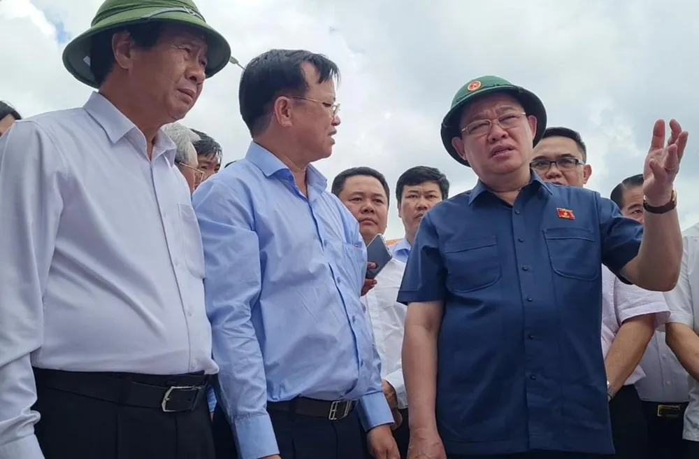 Ủy viên Bộ Chính trị, Chủ tịch Quốc hội Vương Đình Huệ khảo sát thực tế Khu tái định cư Lộc An - Bình Sơn vào ngày 2-10 vừa qua. Ảnh: VŨ HỘI. Ủy viên Bộ Chính trị, Chủ tịch Quốc hội Vương Đình Huệ khảo sát thực tế Khu tái định cư Lộc An - Bình Sơn vào ngày 2-10 vừa qua. Ảnh: VŨ HỘI.