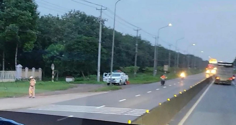 Tổ CSGT thuộc Trạm Cảnh sát giao thông Suối Tre trên quốc lộ 1. Ảnh: TS- VT.