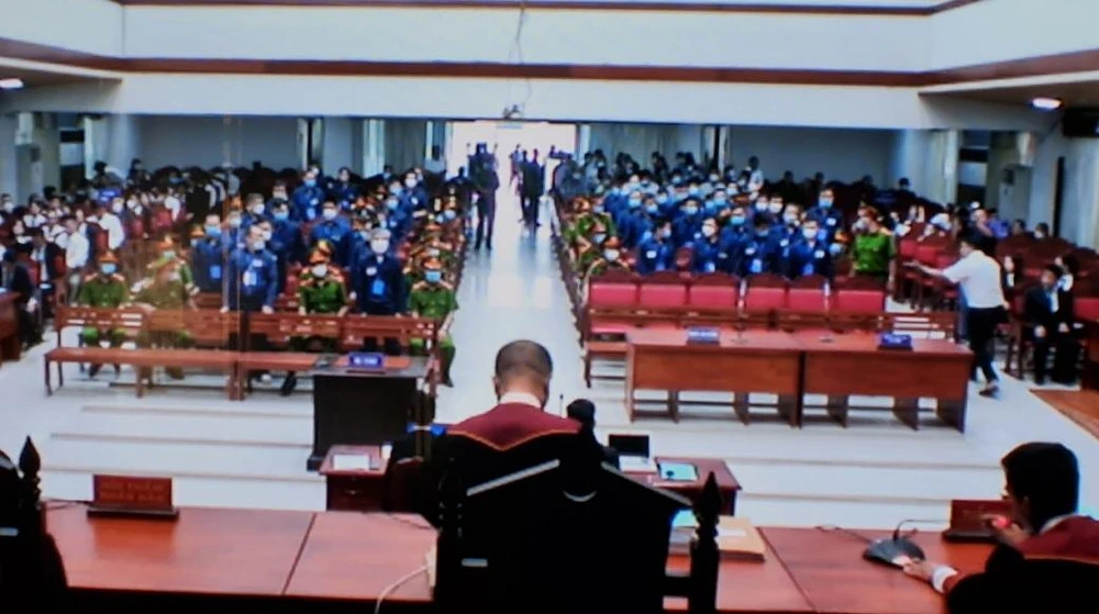 Đến 8 giờ 30 phút, phiên tòa bắt đầu xét xử. Ảnh: VH.