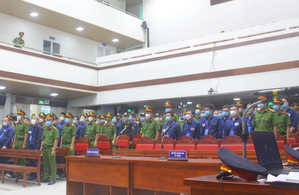 Các bị cáo tại tòa. Ảnh: VH. Các bị cáo tại tòa. Ảnh: VH.