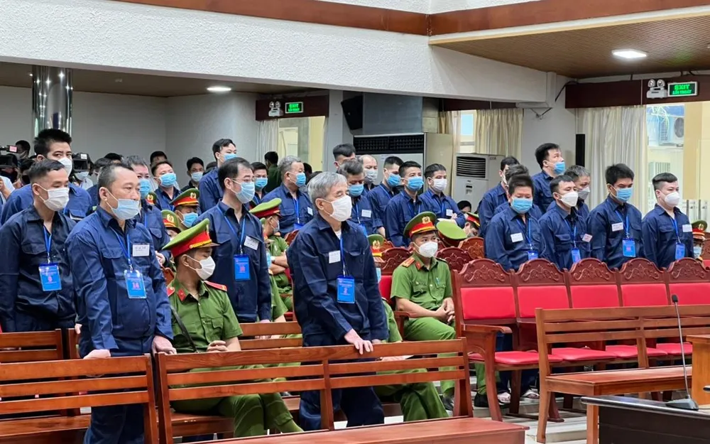 Các bị cáo tại phiên tòa sơ thẩm. Ảnh: VŨ HỘI