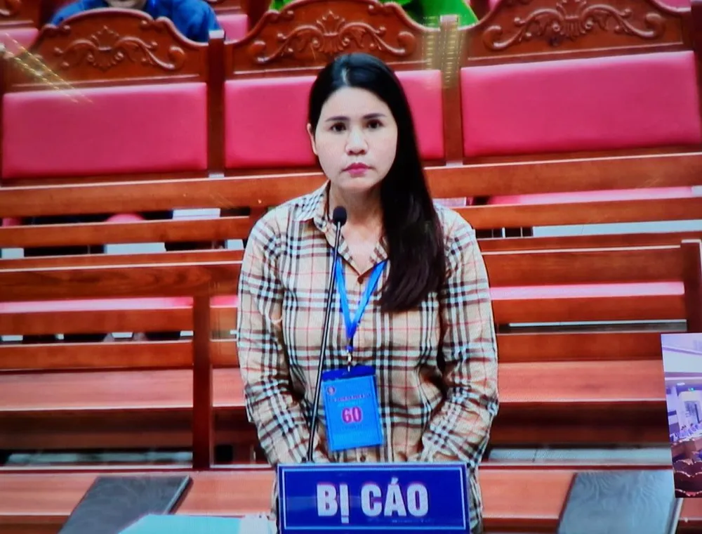 Bị cáo Phạm Thị Hương, người tình của Nguyễn Thế Anh (cựu Chỉ huy trưởng Bộ đội Biên phòng Kiên Giang). Ảnh: Vũ Hội.