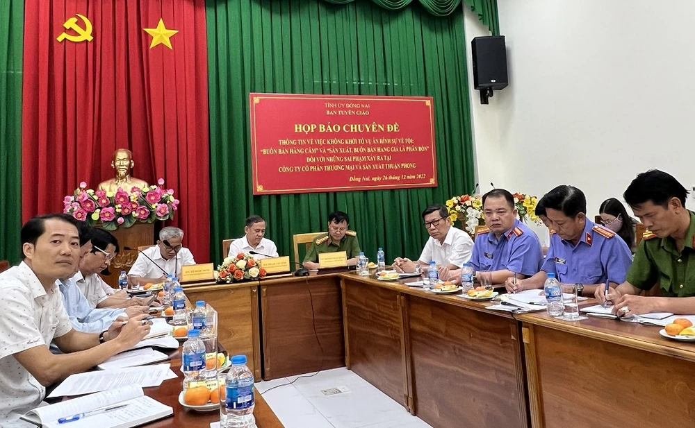 Buổi họp báo có đại diện của tỉnh Đồng Nai: Tuyên giáo Tỉnh ủy, VKSND tỉnh, Công an tỉnh và phía công ty Thuận Phong. Ảnh: VŨ HỘI