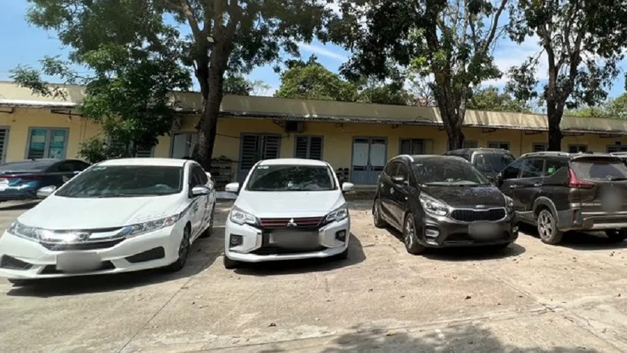 Những chiếc ô tô mà Vương Trung Tá mang đi cầm cố. Ảnh: CA Những chiếc ô tô mà Vương Trung Tá mang đi cầm cố. Ảnh: CA