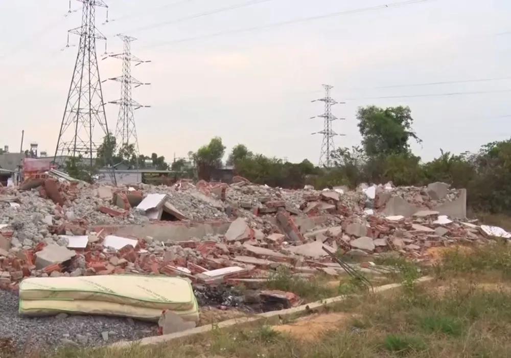 Công trình xây dựng trái phép dưới hành lang lưới điện tại thị trấn Hiệp Phước đã bị cưỡng chế tháo dỡ.