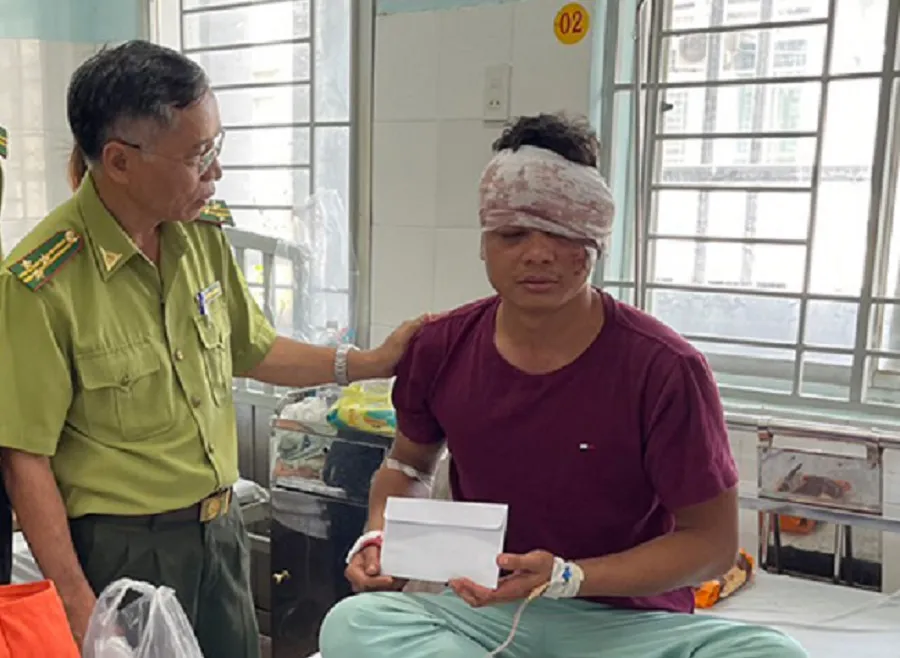 Một trong 3 kiểm lâm ở Vườn Quốc gia Cát Tiên bị nhóm "lâm tặc" tấn công trọng thương. Ảnh: VH Một trong 3 kiểm lâm ở Vườn Quốc gia Cát Tiên bị nhóm "lâm tặc" tấn công trọng thương. Ảnh: VH
