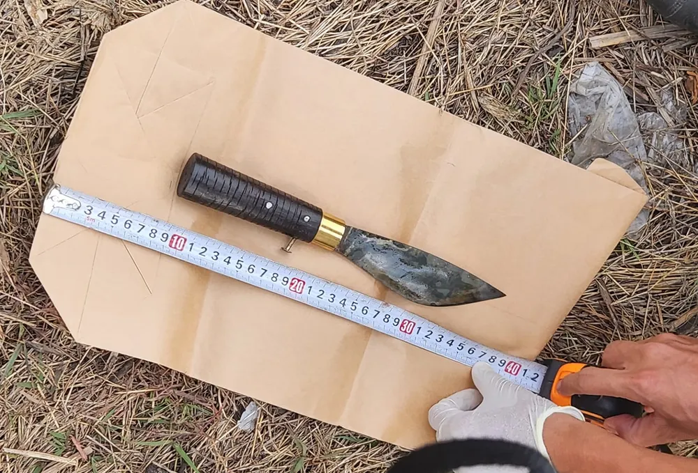 Con dao gây án của hung thủ được cơ quan công an tìm thấy. Ảnh: VH. Con dao gây án của hung thủ được cơ quan công an tìm thấy. Ảnh: VH.