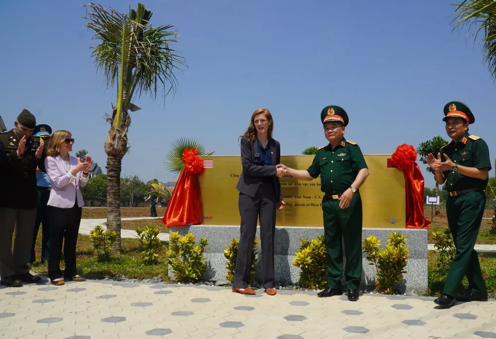 Khánh thành và bàn giao khu đất công viên sau khi xử lý dioxin ở sân bay Biên Hòa. Ảnh: VH