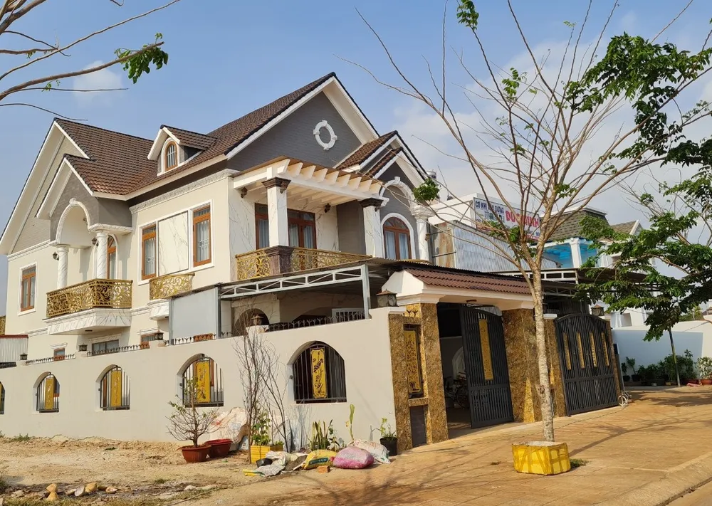 Những căn nhà đẹp, hiện đại được xây dựng trong khu tái định cư.