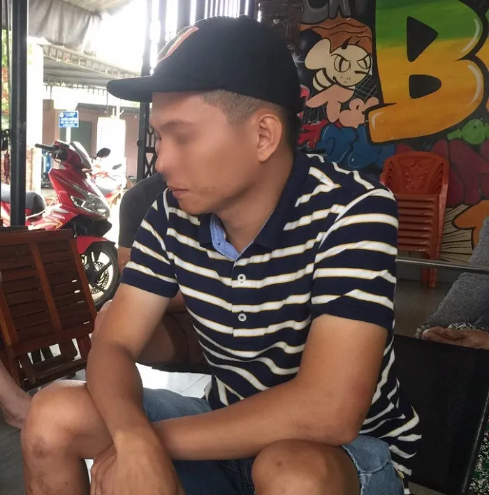 Anh Phát kể lại sự việc 4 chiếc xe máy của vợ chồng bấm được biển số siêu đẹp. Ảnh: VH.