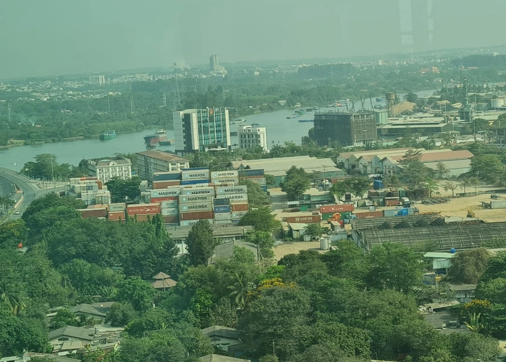 Một góc KCN Biên Hòa 1 có trụ sở của Kiểm toán Nhà nước khu vực XIII đã hoàn thành, trụ sở Chỉ huy Công an tỉnh Đồng Nai đang được xây dựng. Ảnh: VH. Một góc KCN Biên Hòa 1 có trụ sở của Kiểm toán Nhà nước khu vực XIII đã hoàn thành, trụ sở Chỉ huy Công an tỉnh Đồng Nai đang được xây dựng. Ảnh: VH.